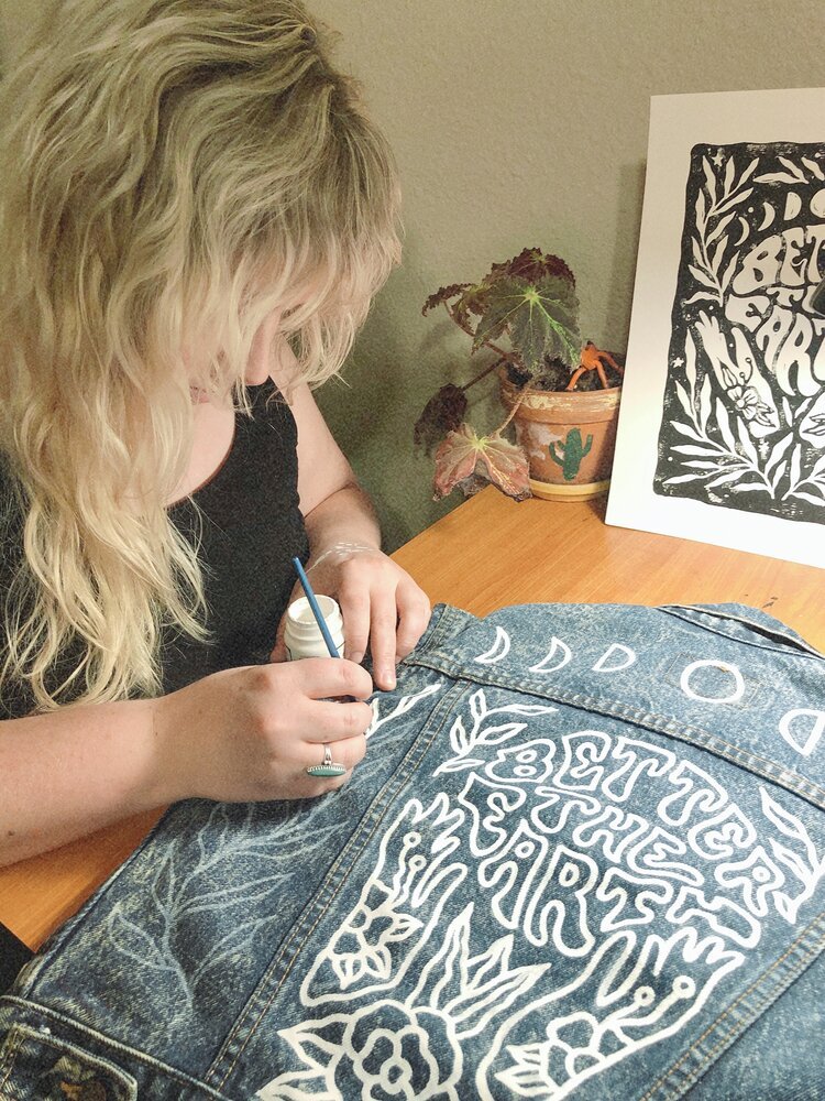 MoralLaurel_LaurelFisher_HandPaintedDenimJacket_DenimJacket_CustomHandPainted_Thrifted_UpcycledFashion_2-1